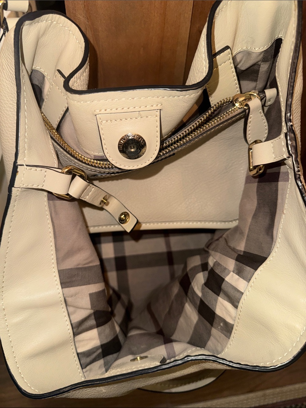 Burberry Cream Leather Hobo Bag with Tassel and Burberry Wallet Bundle - Picture 5 of 16